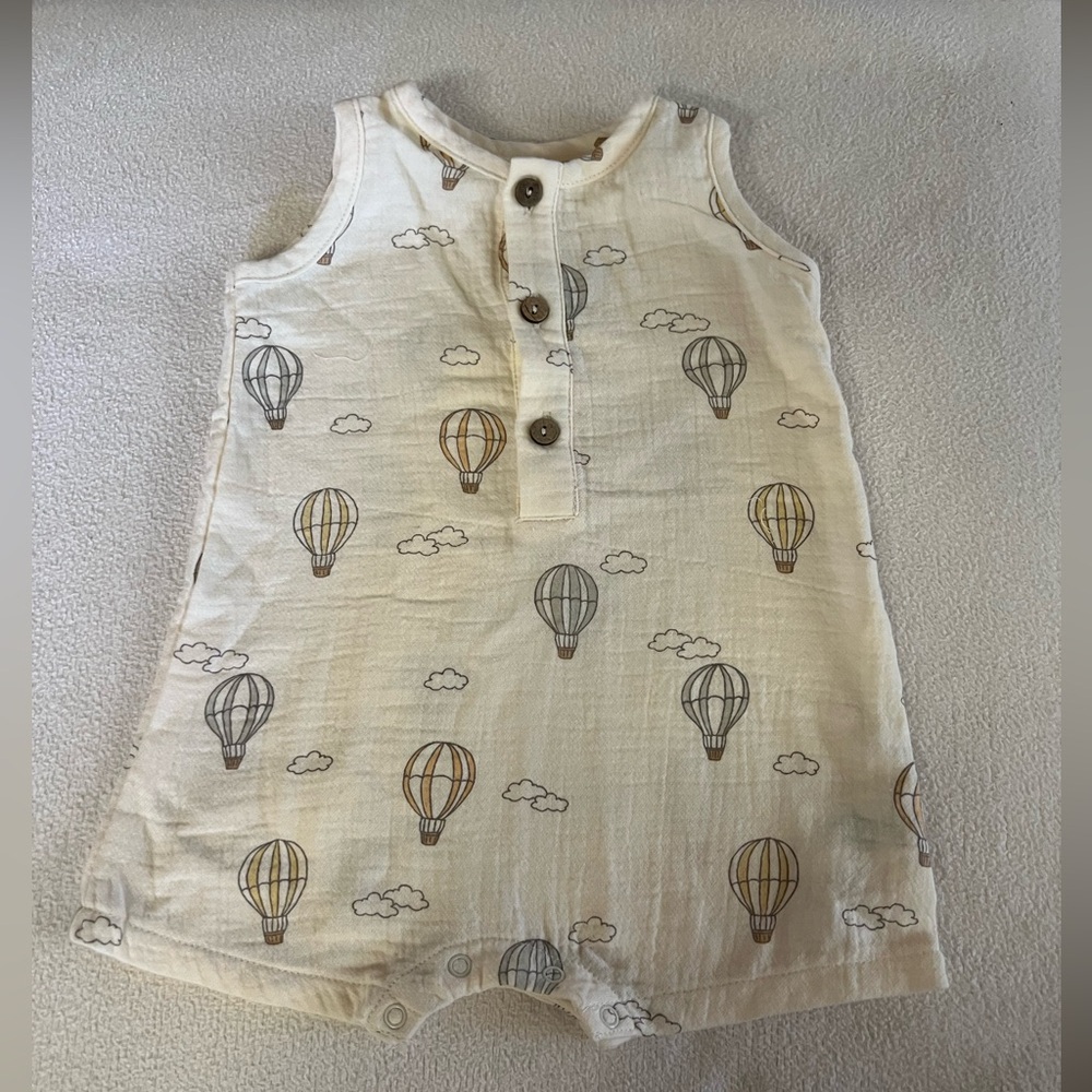Quincy Mae Cream Sleeveless Baby Boy Romper with Hot Air Balloon Print 0-3 mo